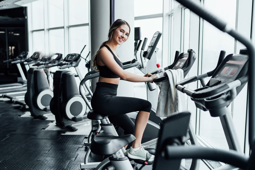 ejercicios-de-cardio-con-maquinas-de-ejercicio