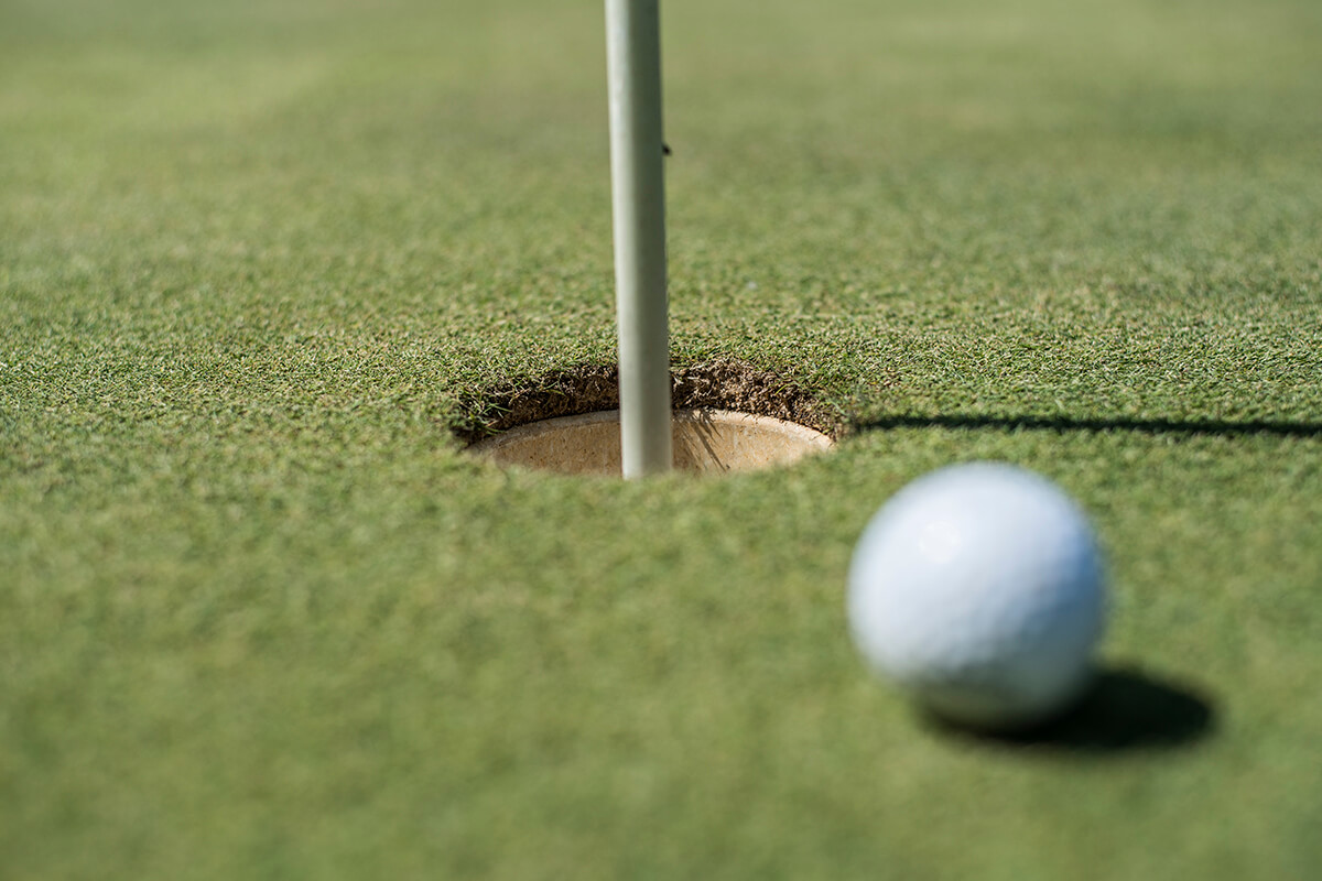 cuantos-hoyos-tiene-un-campo-de-golf