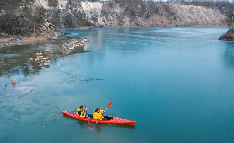 como-hacer-kayak-en-el-invierno