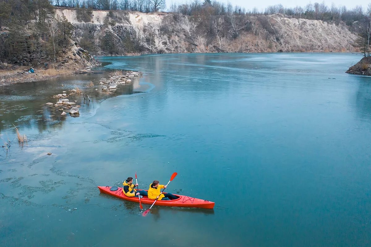 como-hacer-kayak-en-el-invierno