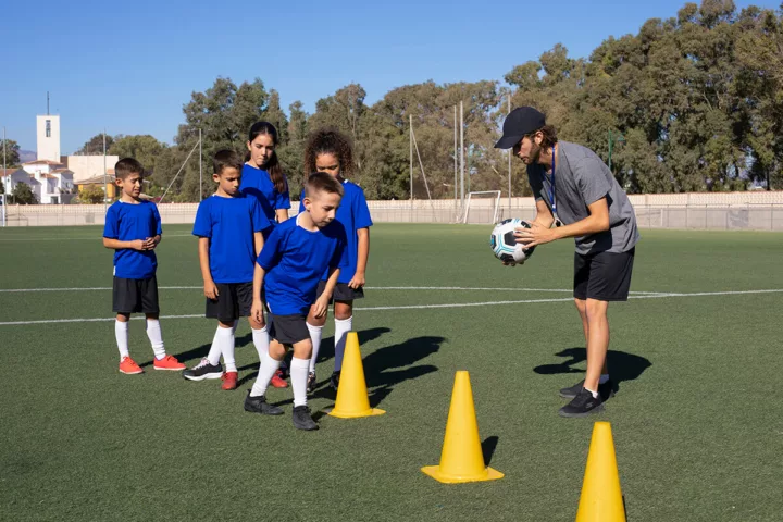 escuela-de-futbol-adecuada-para-tu-hijo