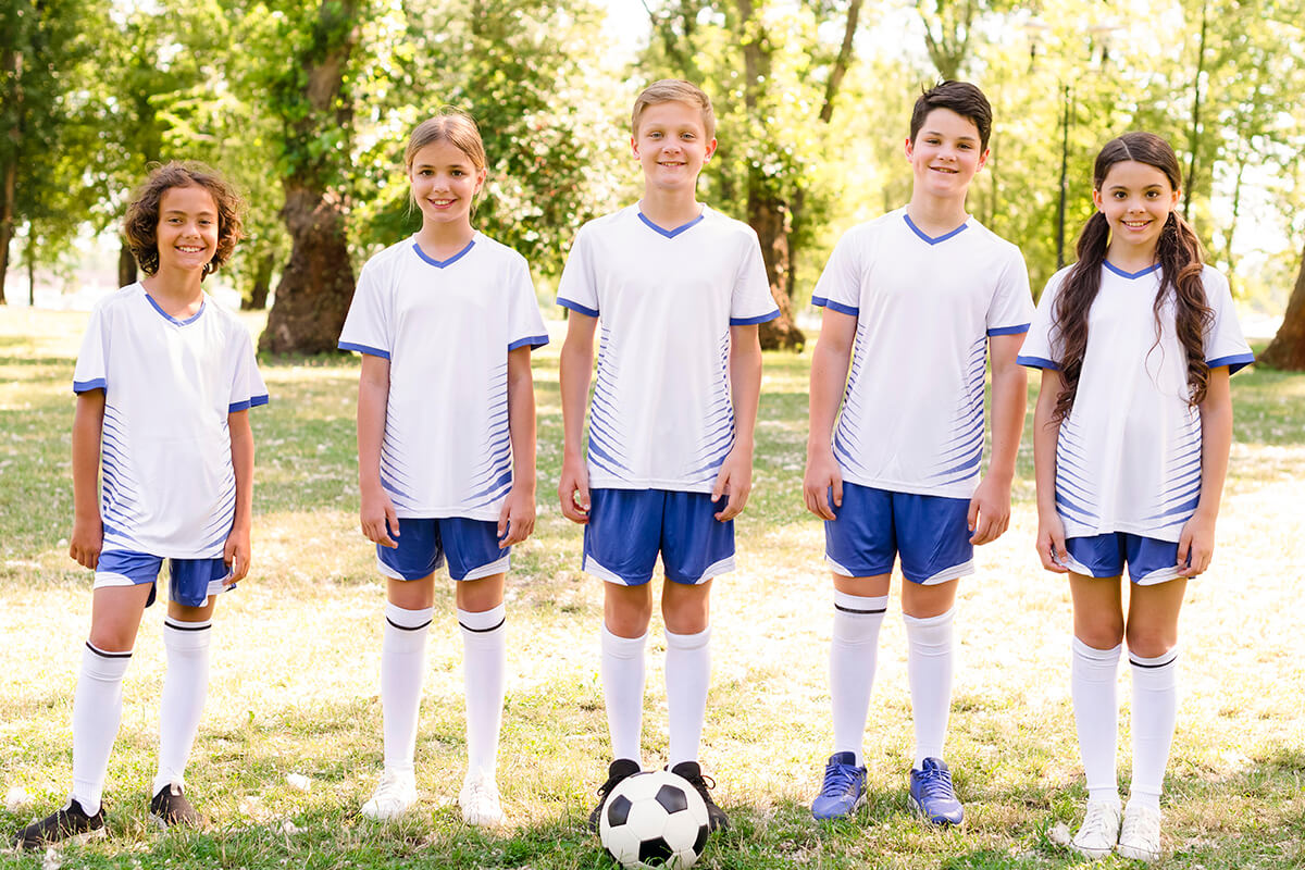 Los mejores jerseys deportivos para regalar a un niño aficionado al deporte.