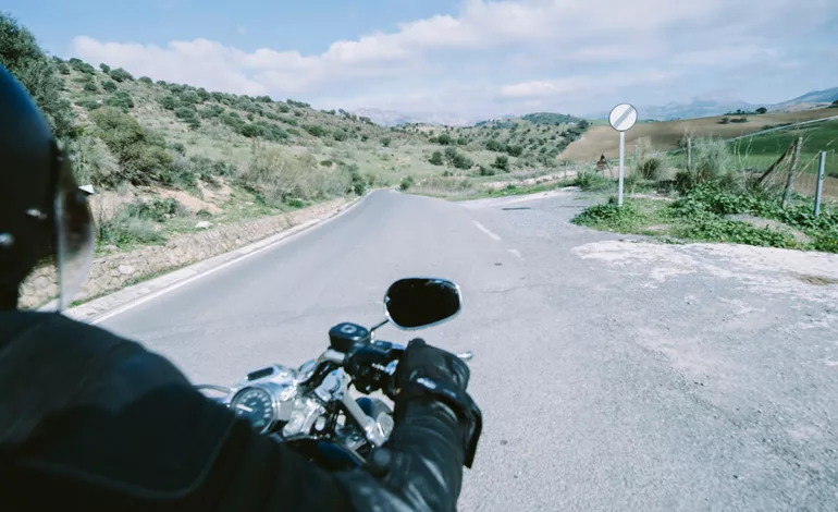 los-mejores-destinos-para-conducir-una-motocicleta