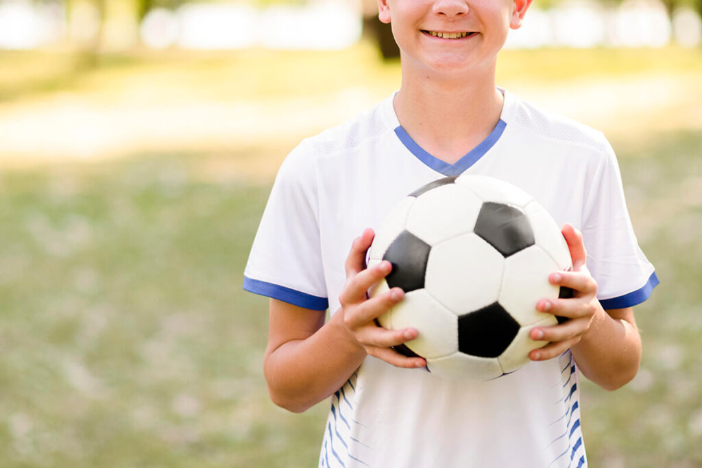 motiva-a-los-niños-con-balon-de-futbol