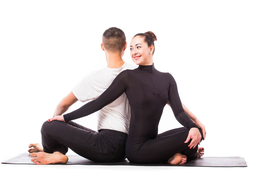 beneficios-de-yoga-en-pareja