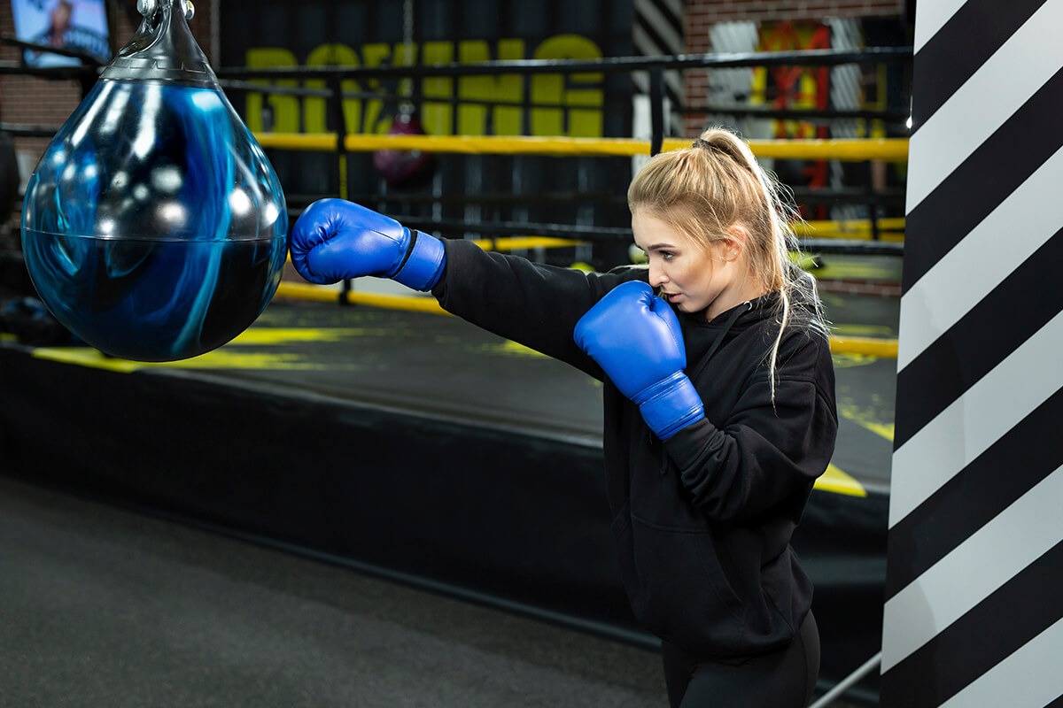 Mejora la técnica de los golpes con una pera de boxeo 