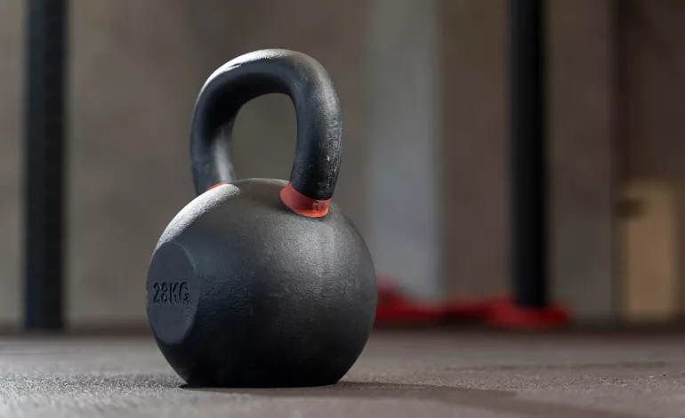 Saca el máximo provecho de las pesas rusas en tus workouts