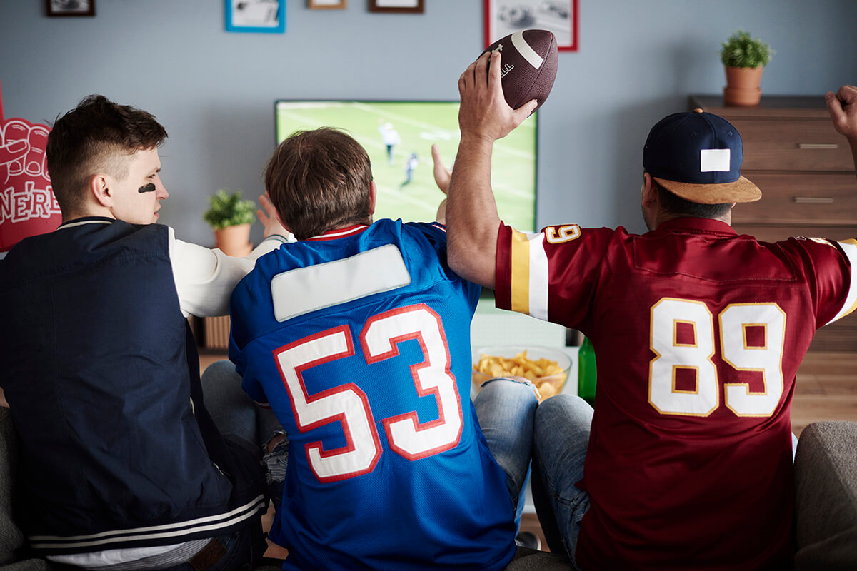 Ve preparándote para el gran juego y sé un verdadero aficionado con estos Jersey de New England