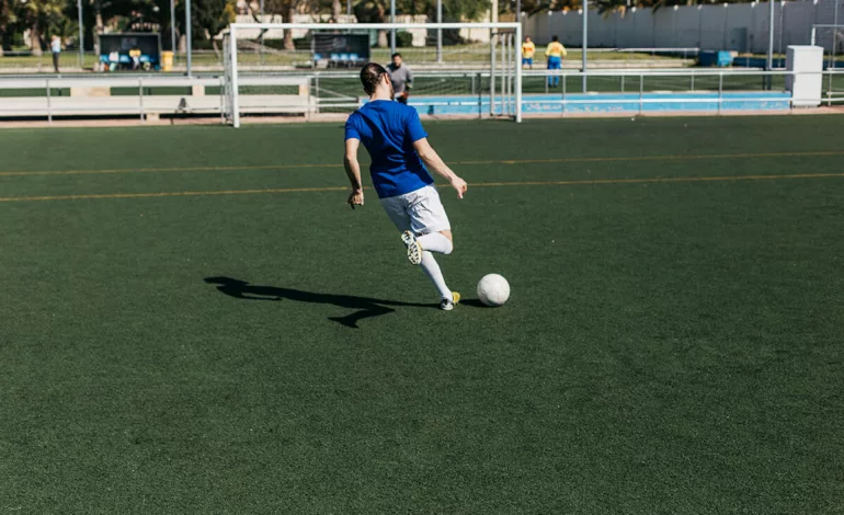 Tiros de fútbol, distintas oportunidades de poner el balón en juego