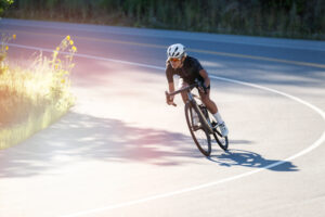 Una imagen representado a una persona que ha superado su primera rodada y ama el ciclismo