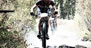 Cómo elegir tu primera bicicleta de montaña - Guía completa 2026